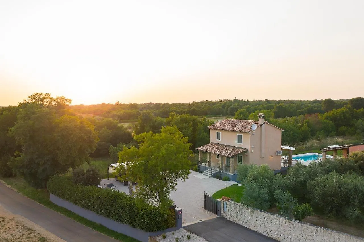 Azur Villa Muntic